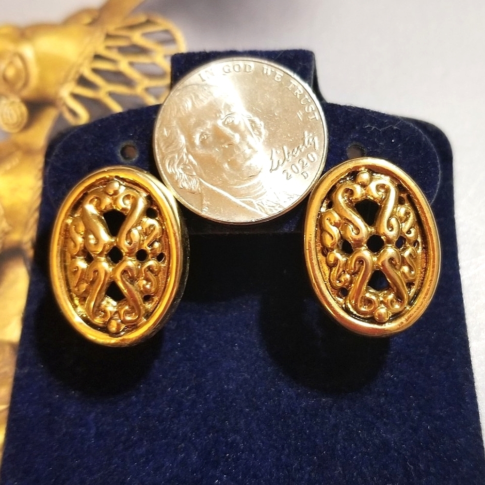 Oscar De La Renta Gold Plated Vintage Stud Earrings With Dust Bag